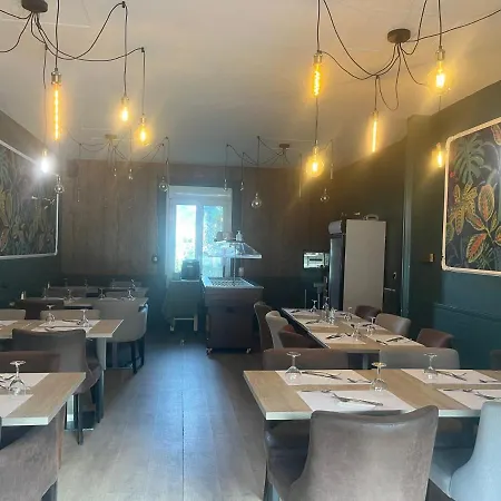 Otel Le Petit Montmartre Dinard