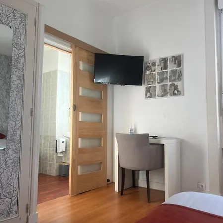Le Petit Montmartre Otel *