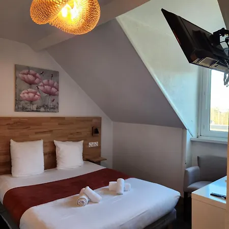 Le Petit Montmartre Otel *